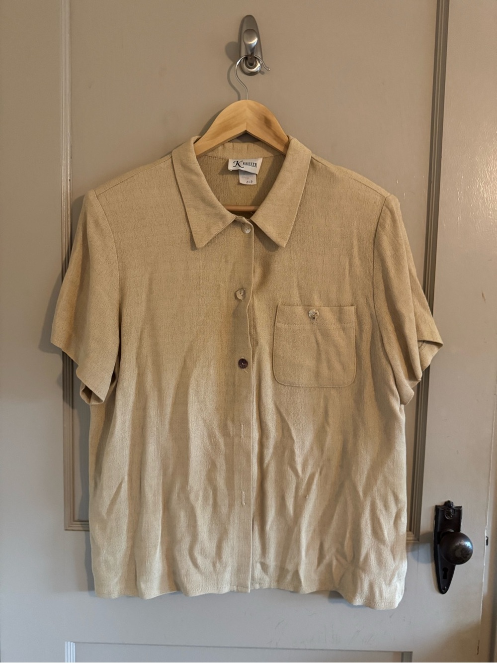 Women’s Short Sleeve Button-Up Shirt in Beige